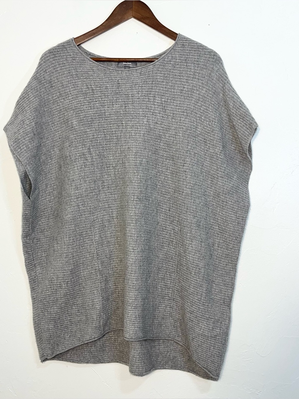Neiman Marcus 100% Cashmere Gray Ribbed Short Sleeve Tunic Sweater - Picture 2 of 11